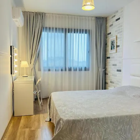Two-roomed Flat, Caesar Appartement